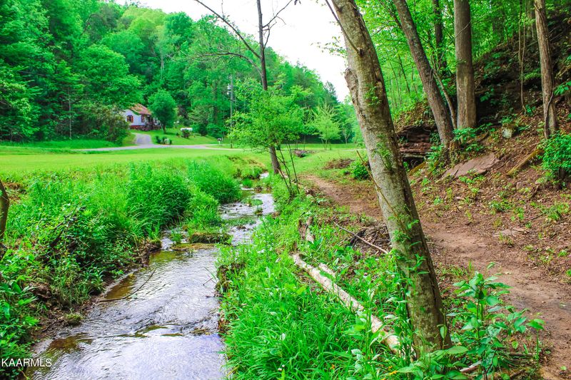 534 Three Point Rd, Vonore, TN 37885