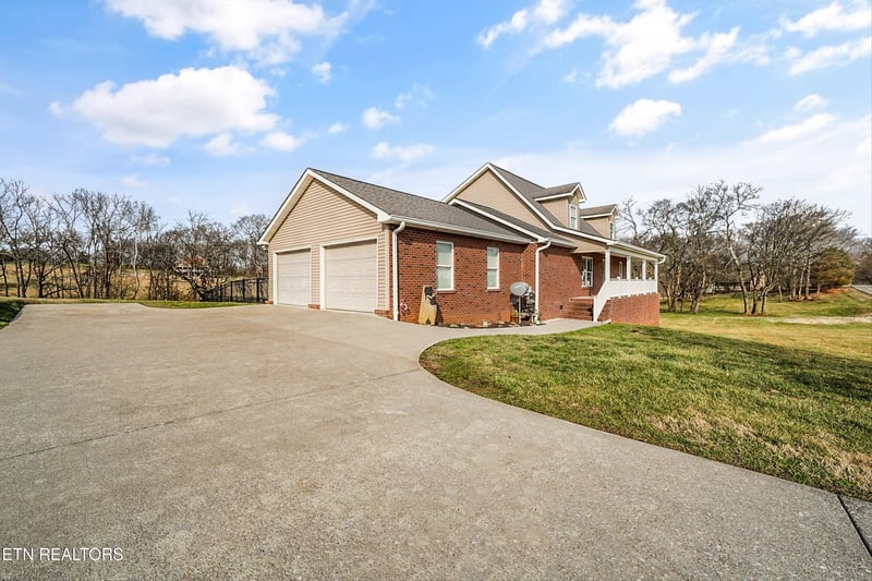 535 Doc Norton Rd, Walland, TN 37886