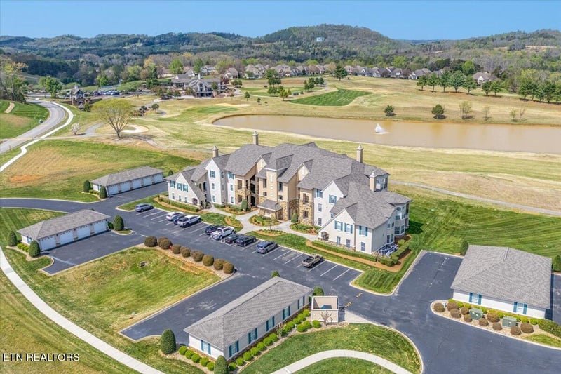535 Rarity Bay Pkwy #D301, Vonore, TN 37885