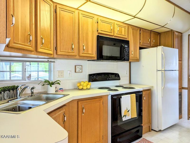 5355 E Parkway, Cosby, TN 37722