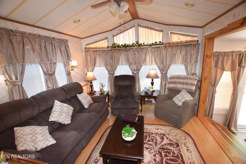 5355 East Pkwy #2, Cosby, TN 37722