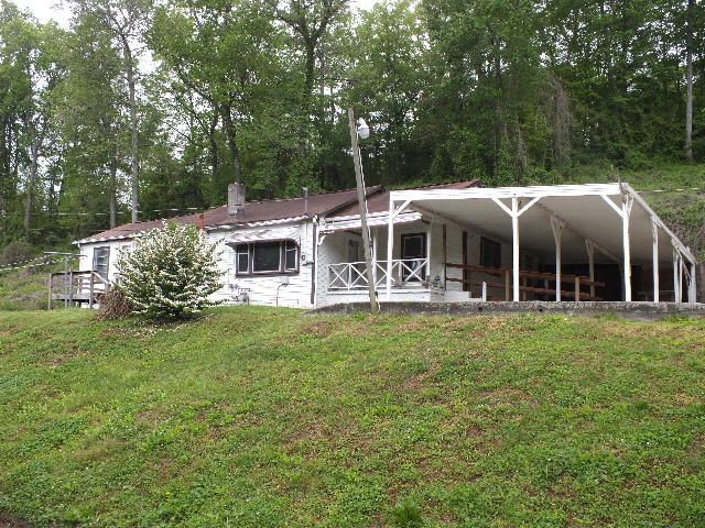 536 Baumgartner Rd, Harriman, TN 37748