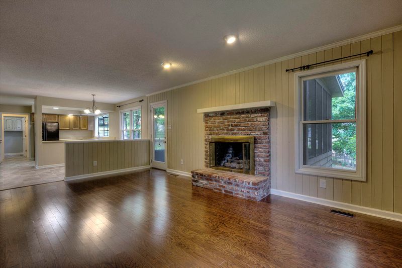 536 Hickory Woods Rd, Knoxville, TN 37934