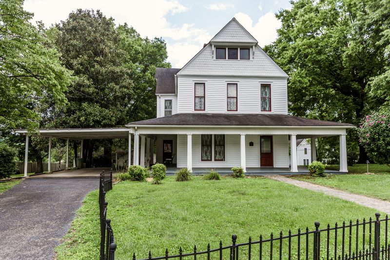 536 Margrave Dr, Harriman, TN 37748