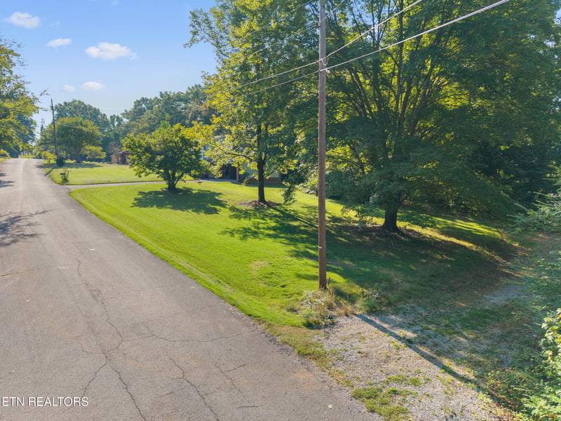 537 Bob White Dr, Loudon, TN 37774