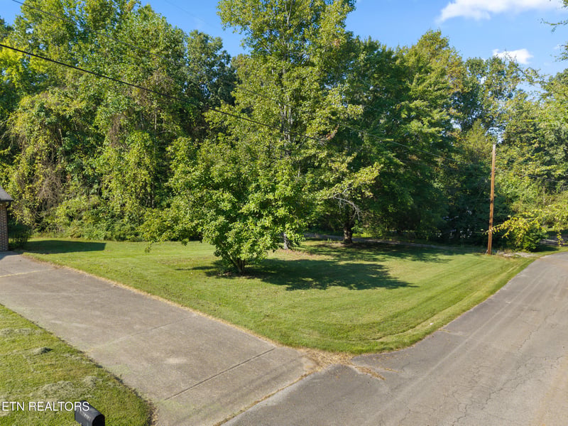 537 Bob White Dr, Loudon, TN 37774