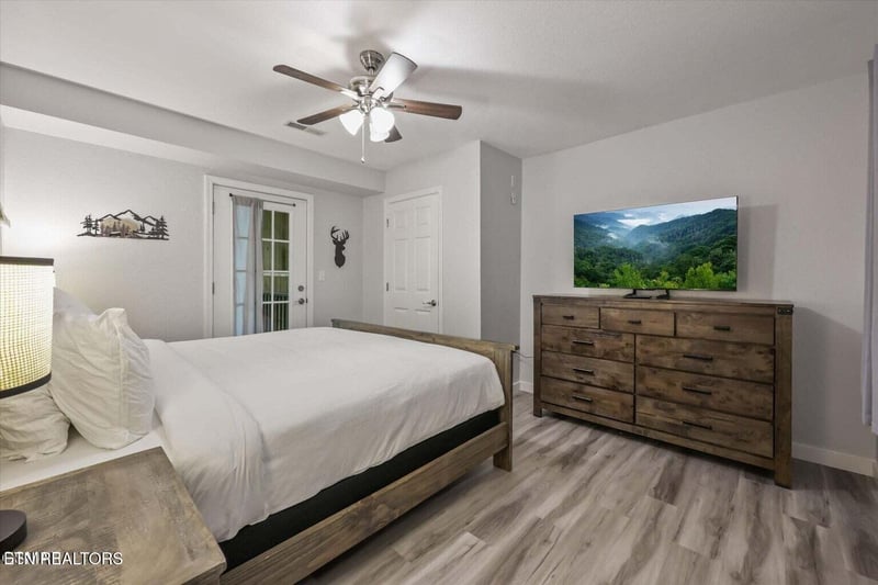 537 Johnson Ln #1, Gatlinburg, TN 37738