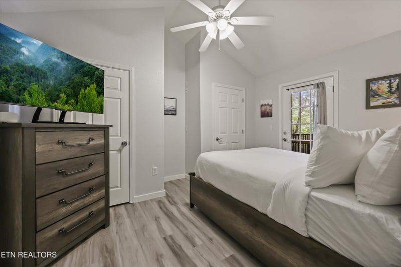 537 Johnson Ln #2, Gatlinburg, TN 37738