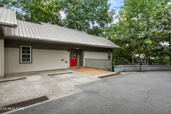 537 Johnson Ln #2, Gatlinburg, TN 37738