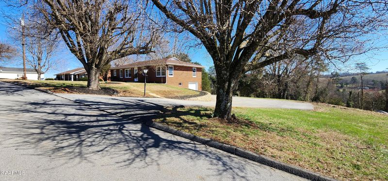 537 Robinson Dr, Loudon, TN 37774