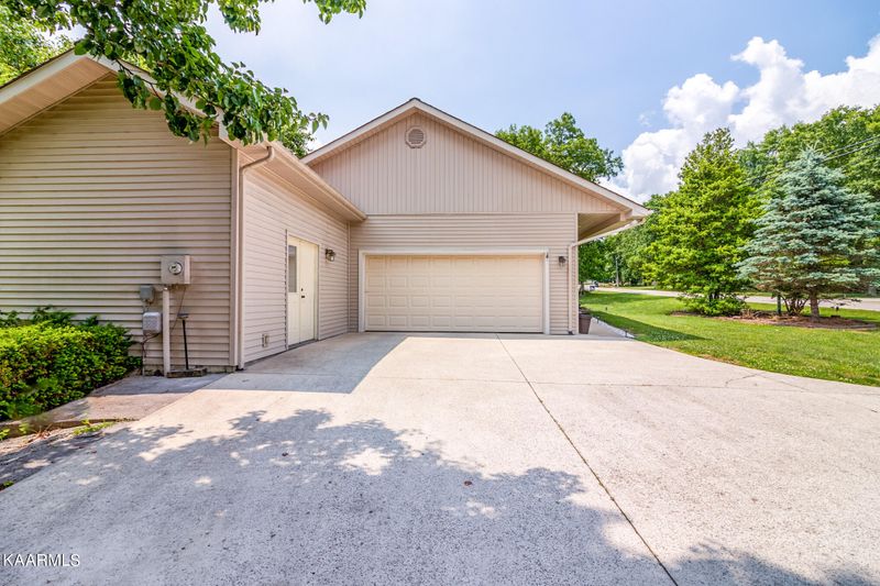 537 Snead Dr, Fairfield Glade, TN 38558