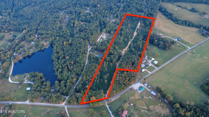 5377 Newton Rd, Crossville, TN 38572