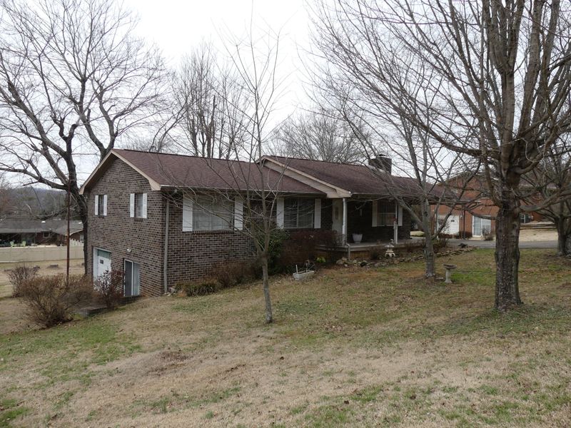 538 Charlotte St, Athens, TN 37303