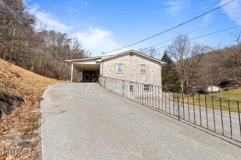 538 Old Lake City Hwy, Rocky Top, TN 37769