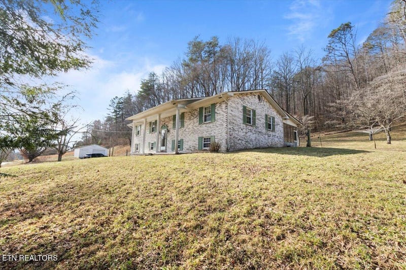 538 Old Lake City Hwy, Rocky Top, TN 37769