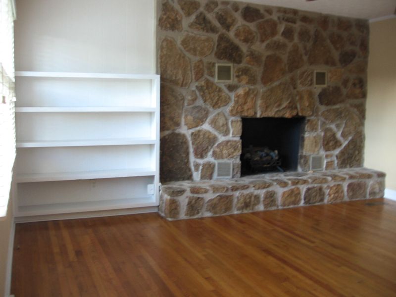 54 Outer Dr, Oak Ridge, TN 37830