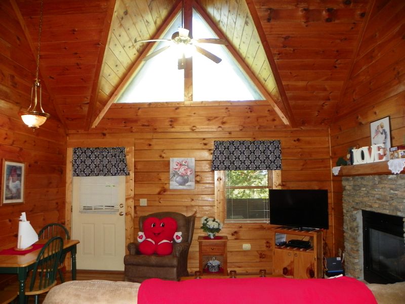 540 Chickasaw Gap Way, Pigeon Forge, TN 37863