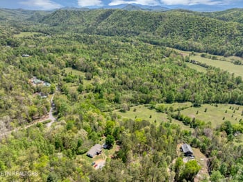 540 E Millers Cove Rd, Walland, TN 37886