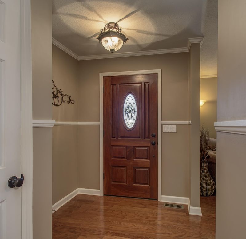 540 Melton Hill Dr, Clinton, TN 37716