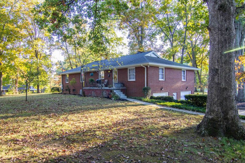 5400 Pinewood Dr, Knoxville, TN 37918