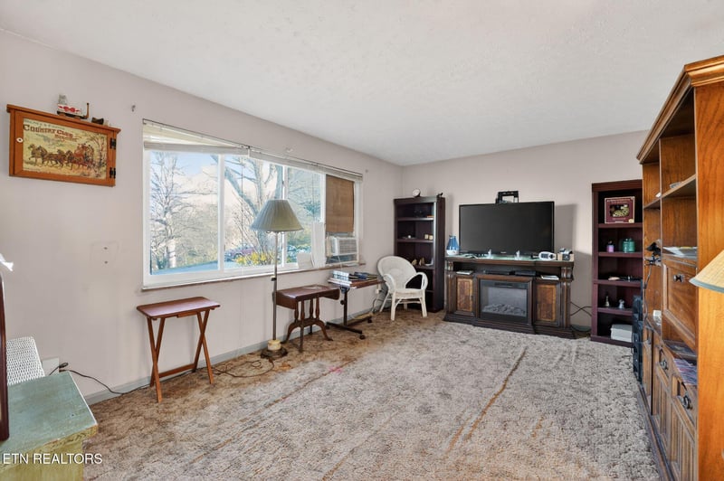 5400 Springplace Cir, Knoxville, TN 37924