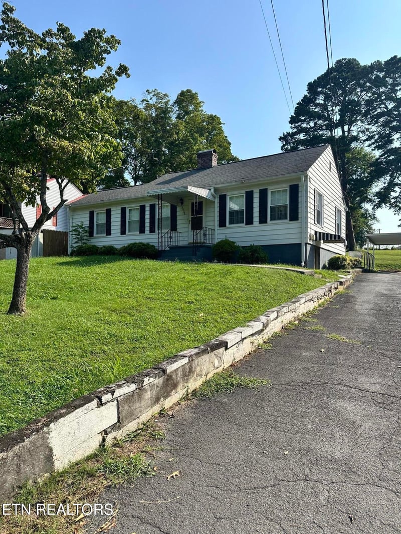 5406 Greencrest Rd, Knoxville, TN 37918