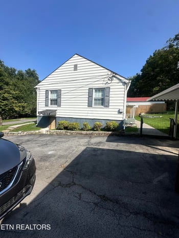 5406 Greencrest Rd, Knoxville, TN 37918