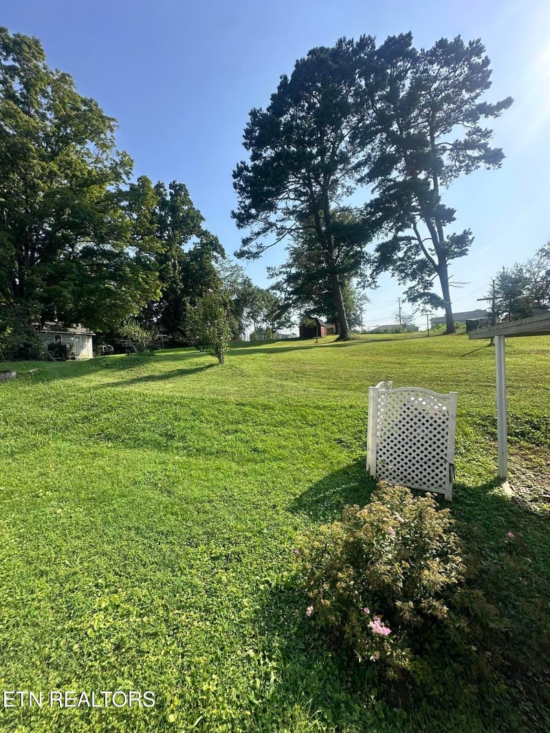 5406 Greencrest Rd, Knoxville, TN 37918