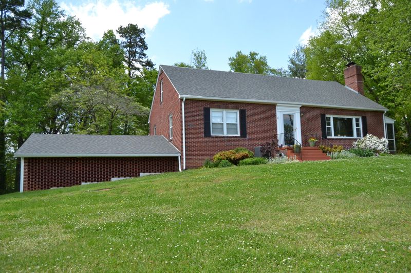 5407 E Sunset Rd, Knoxville, TN 37914