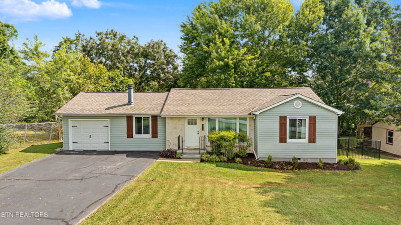 5408 Stoneoak Ln, Knoxville, TN 37920
