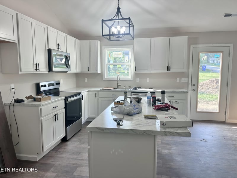541 Cherokee Ave, Clinton, TN 37716