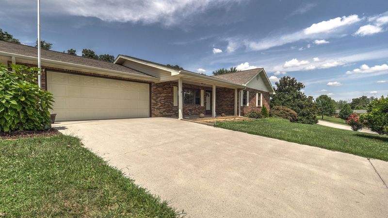 541 Emerald Ave, Kodak, TN 37764
