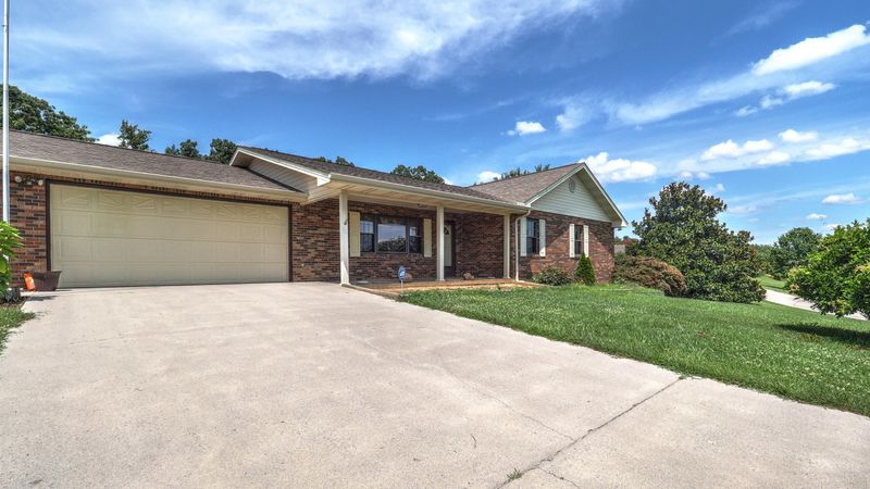 541 Emerald Ave, Kodak, TN 37764