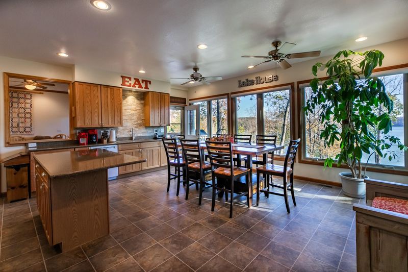 541 Fox Lake Ln, Lafollette, TN 37766