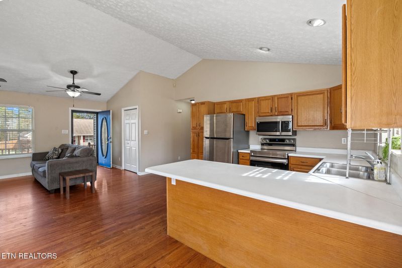 541 Pebble Creek Rd, Knoxville, TN 37918