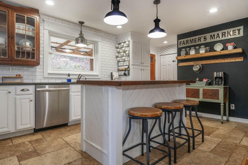 541 Riggs Chapel Rd, Harriman, TN 37748