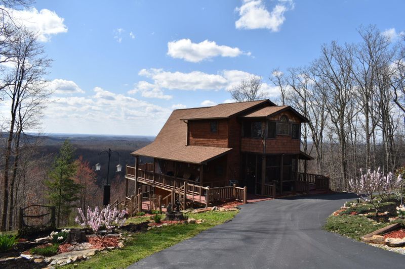 541 Shug Mtn Rd, Oneida, TN 37841