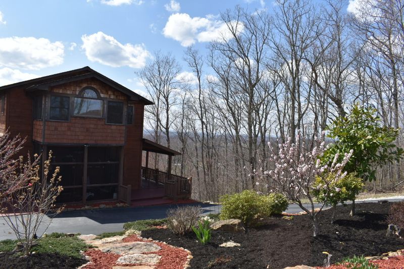 541 Shug Mtn Rd, Oneida, TN 37841