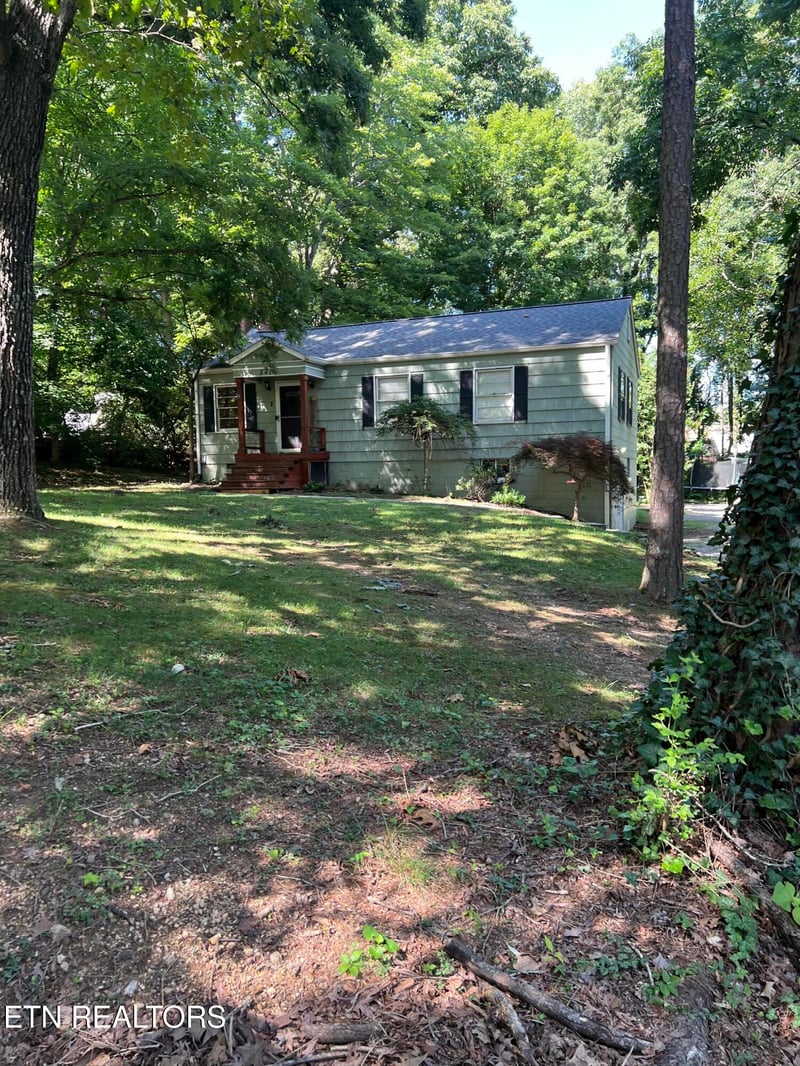 5416 Pinecrest Rd, Knoxville, TN 37918