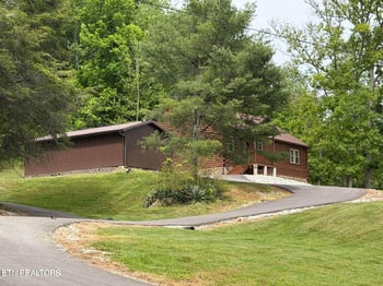 542 Whitman Hollow Rd, Lafollette, TN 37766