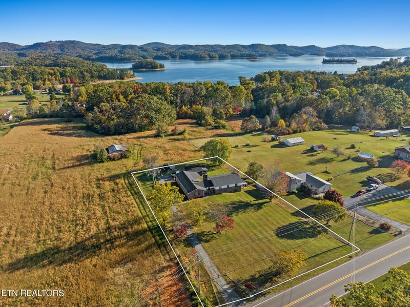 5429 Lakeshore Dr, Bean Station, TN 37708