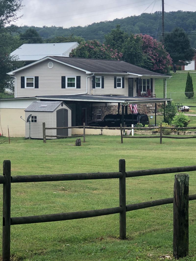 543 Cherokee Ave, Clinton, TN 37716