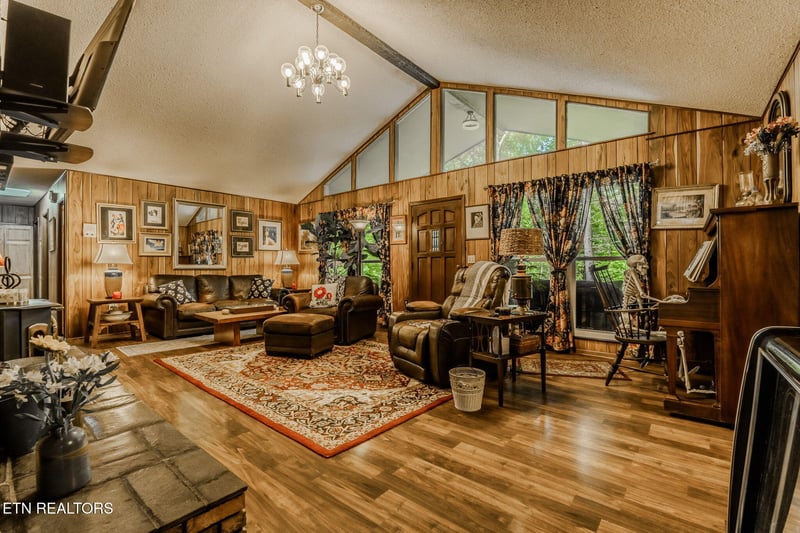 543 Reba Ln, Gatlinburg, TN 37738