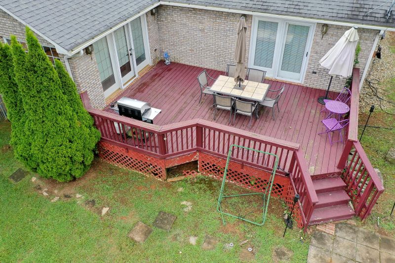 5437 J Riley West Dr, Greenback, TN 37742
