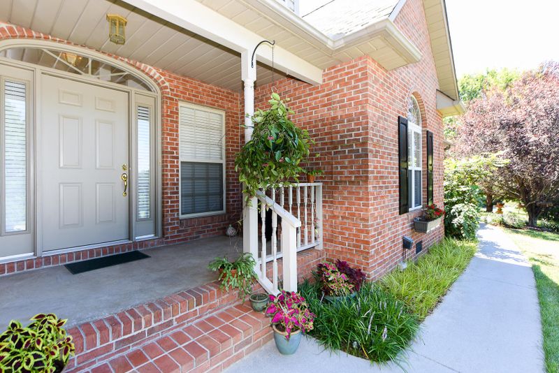 544 River Run Dr, Maryville, TN 37804