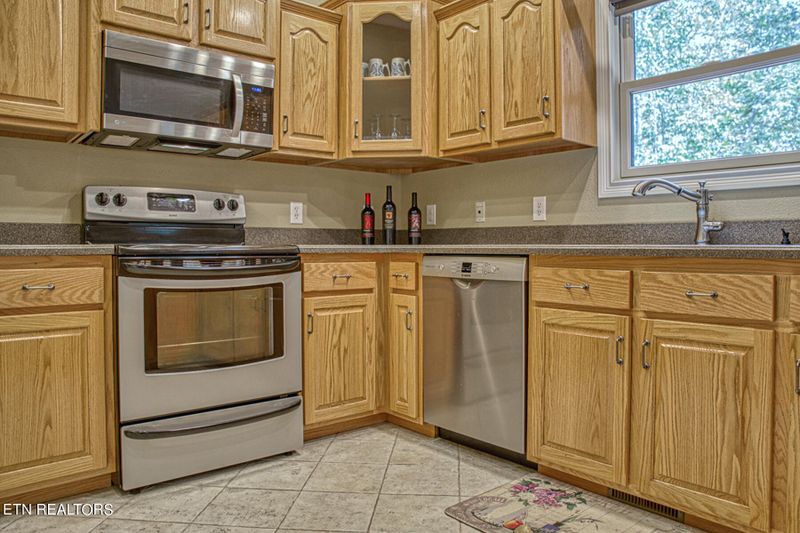 544 Snead Dr, Crossville, TN 38558
