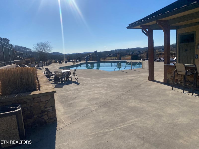546 Black Bear Cir, Loudon, TN 37774