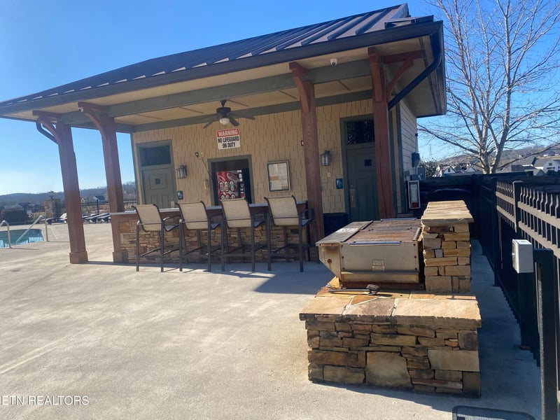 546 Black Bear Cir, Loudon, TN 37774