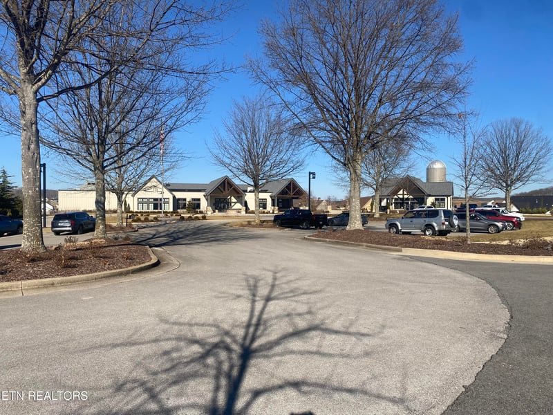 546 Black Bear Cir, Loudon, TN 37774