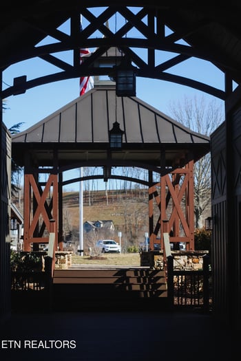 546 Black Bear Cir, Loudon, TN 37774